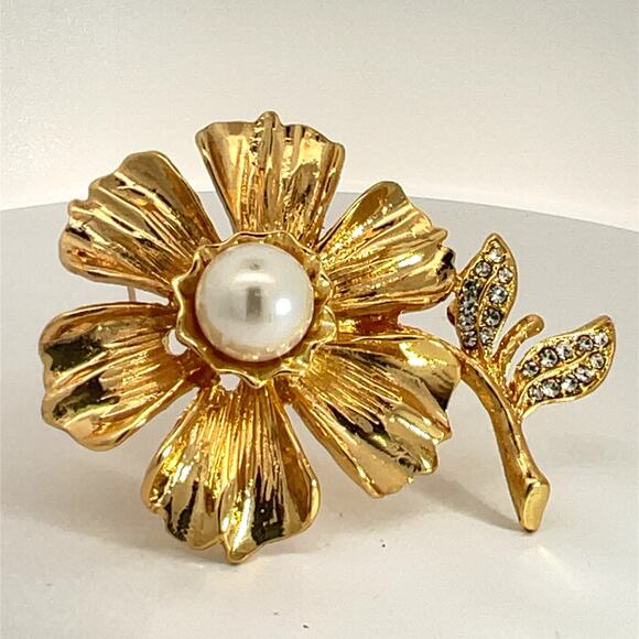 KJL Kenneth Jay Lane Faux Pearl Rhinestone Flower Brooch - Picture 10 of 10